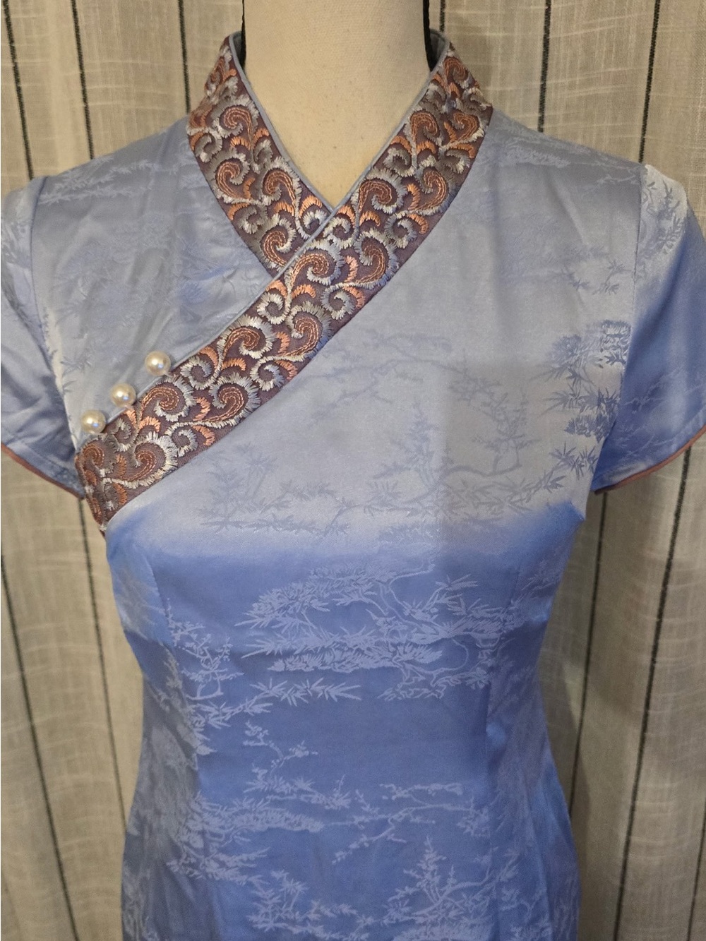 Light Blue Mandarin-Collar Midi Cheongsam Dress with Embroidered Trim - Picture 2 of 5